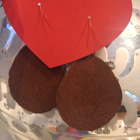 Handmade “put a bow on it” Earring - Picture 5 of 7